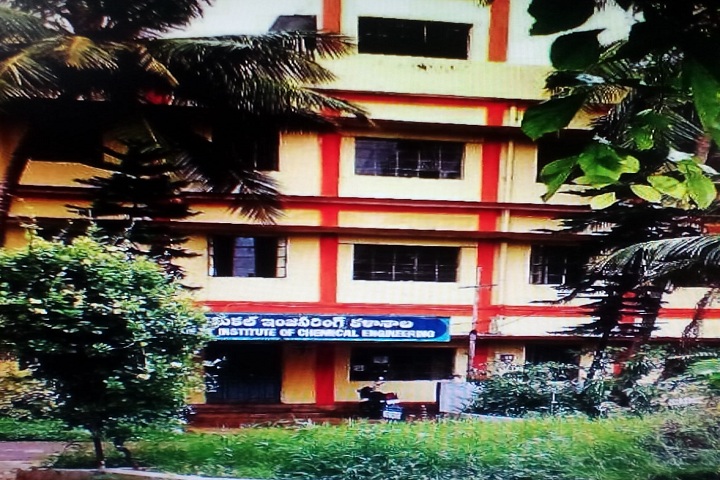 https://cache.careers360.mobi/media/colleges/social-media/media-gallery/4340/2021/7/28/Campus Full view of Government Institute of Chemical Engineering Visakhapatnam_Campus-View.jpg